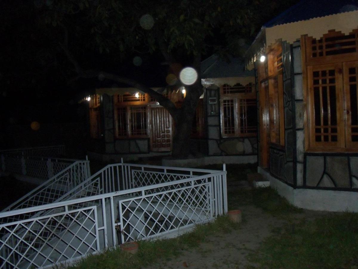 Manila Huts Hotel Naran Exterior foto